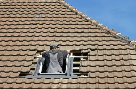 Pose de velux - Guyans-Vennes